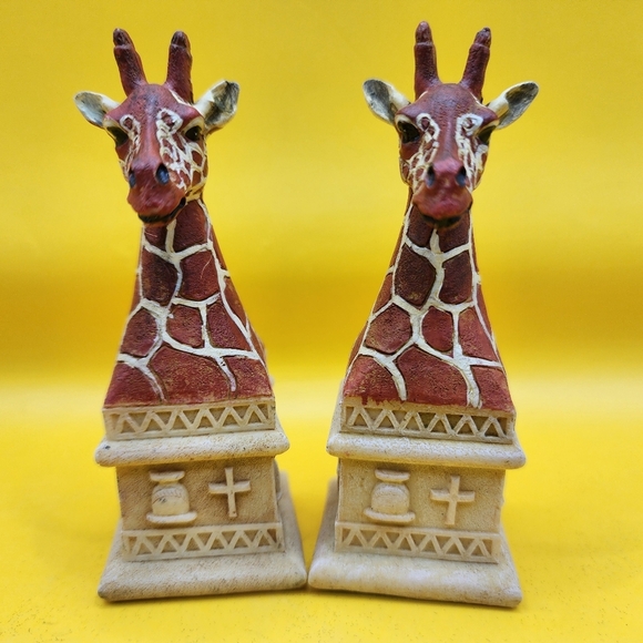 2 Wild Animals of Africa Giraffes White Chess Replacement Pieces Ben Homer 2002 - Picture 2 of 8